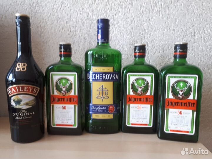 Бутылки от элитных алкогольных напитков