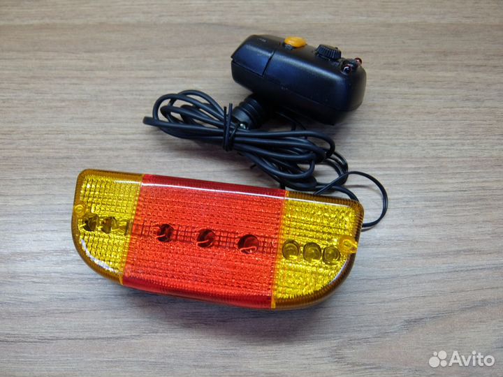 Задний фонарь со стоп-сигналом и поворотниками