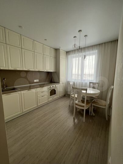 2-к. квартира, 54 м², 4/9 эт.
