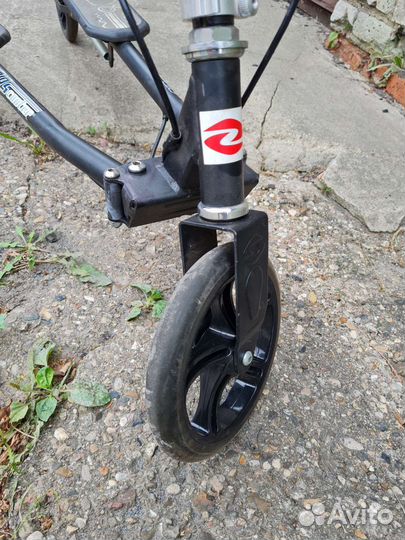 Инерционный самокат трехколесный