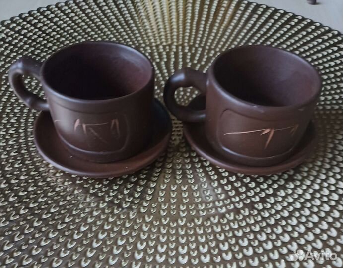 Кофейные чашки с блюдцами