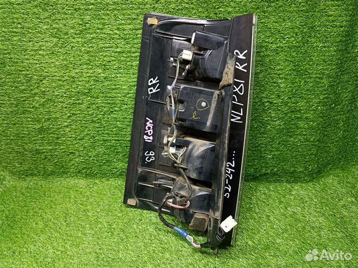 Стоп-сигнал правый Toyota Sienta NCP81