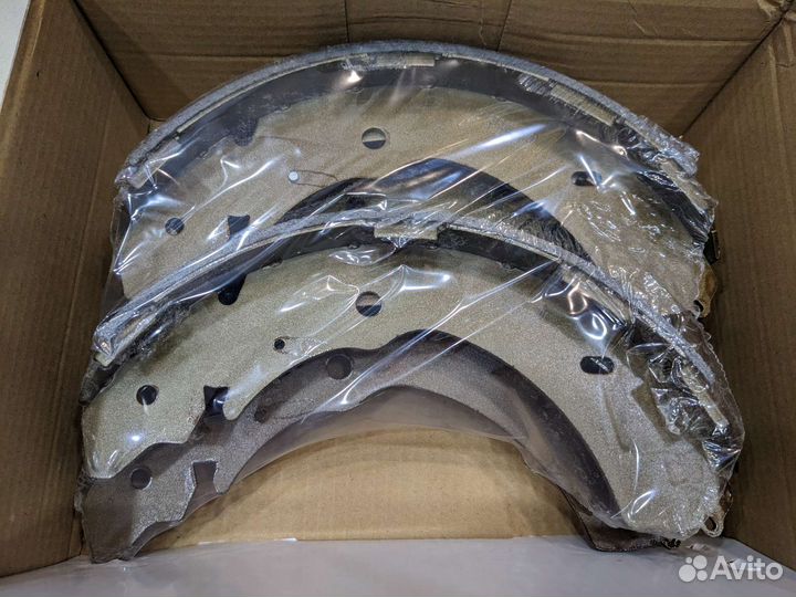 Колодки тормозные задние барабанные MMC L200 KB4T