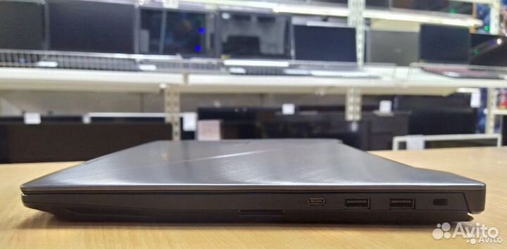 Asus Strix GL503V/i7 7700HQ/16GB/GTX1060/256GB SSD