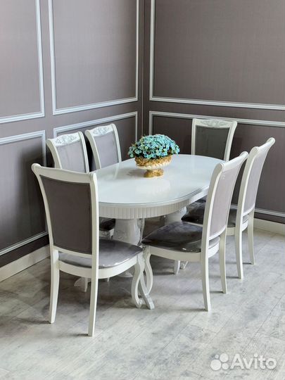 Стол и стулья в гостиную. В наличии