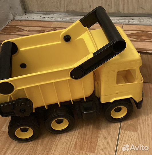 Игрушка самосвал большой