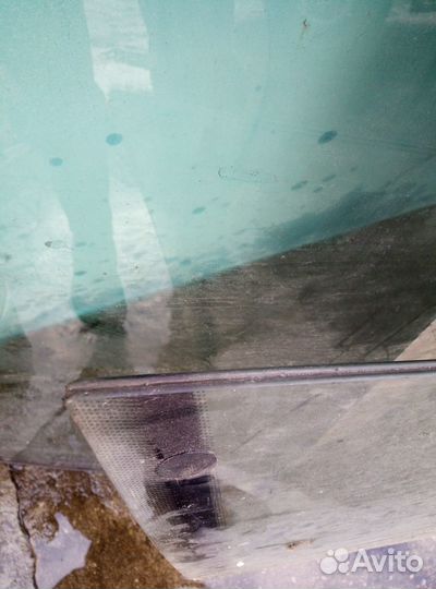 Audi A8 d2 (боковое стекло)