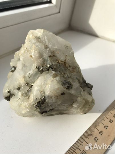 Кварц с пиритом