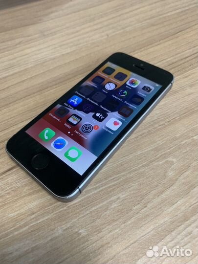 iPhone SE, 32 ГБ