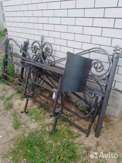 Оградки на кладбище