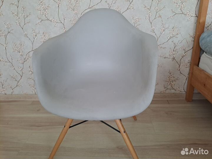 Стул кресло на ножках