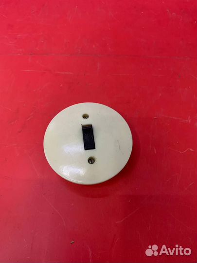 Выключатель круглый (10A, 250B)