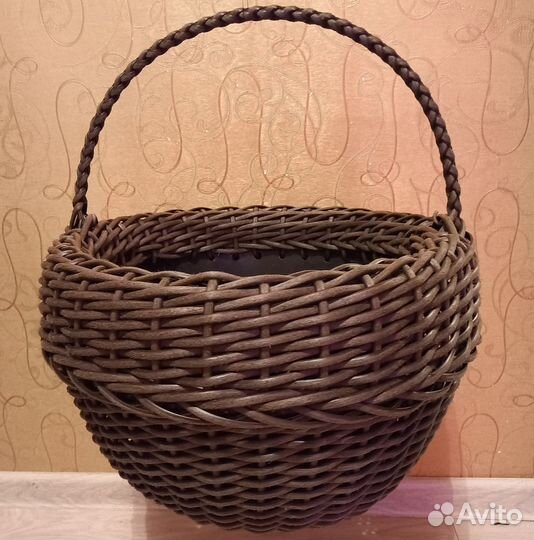 Кашпо-корзина с ручкой оплетена ротангом Шоколад
