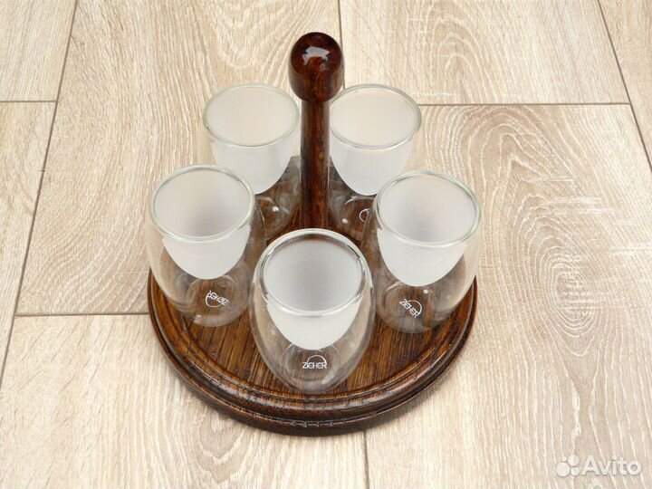 Набор стаканов на деревянной подставке