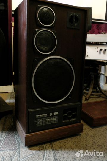 Подиумы под колонки