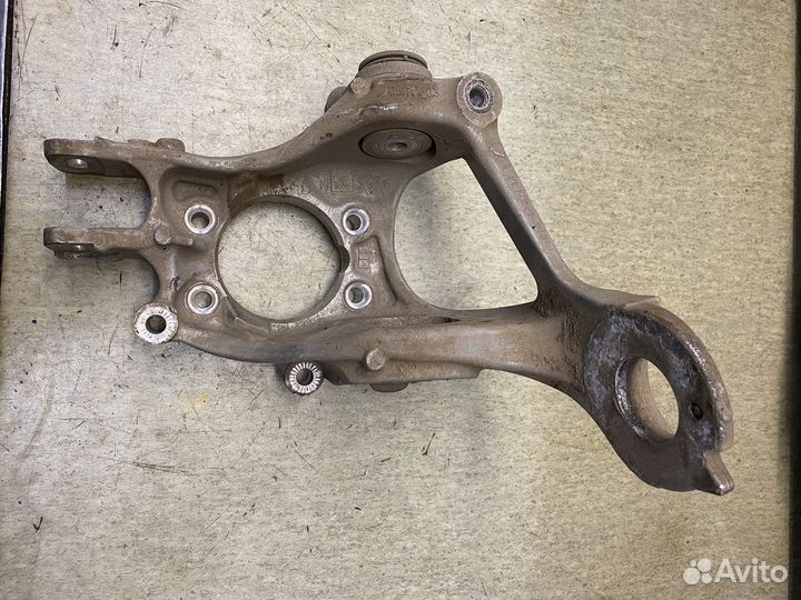 Audi q5 задний кулак правый