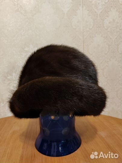 Женские меховые шапки