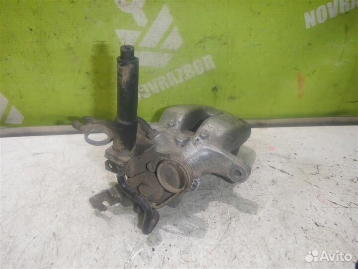 Суппорт задний правый Фольксваген Кадди Кэдди 3