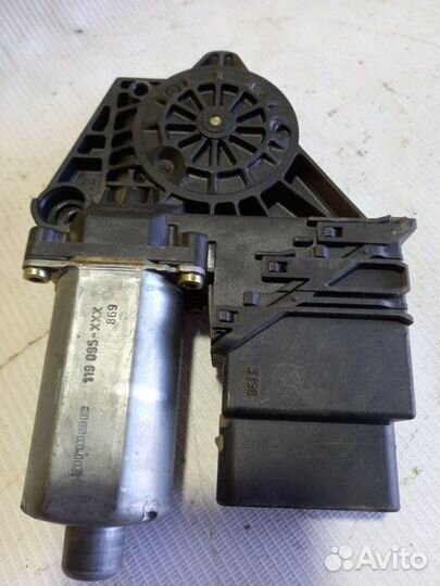 Моторчик стеклоподъемника задней левой двери