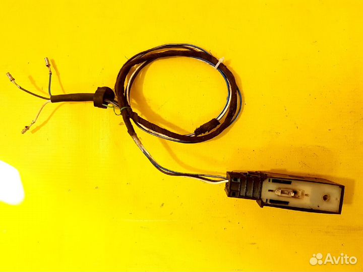 Активатор замка двери задней левой BMW 3 Серия E36