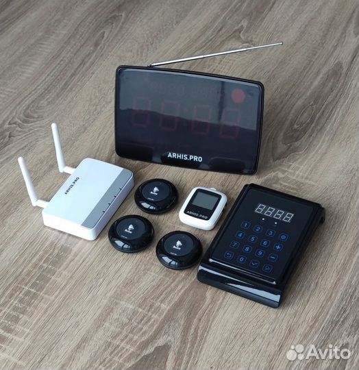 Кнопка вызова официанта, часы, табло, пуль, репите