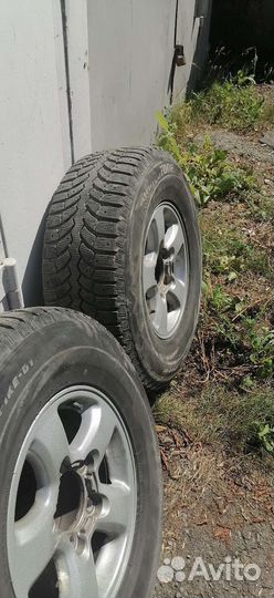 Bridgestone Blizzak Spike-01 275/70 R16