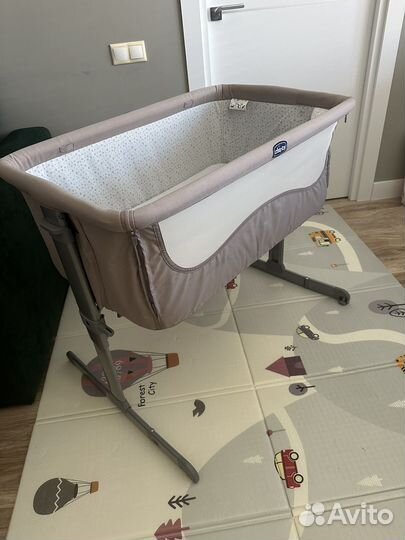 Приставная кроватка chicco next2me