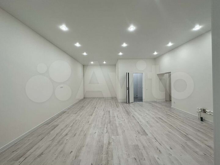 2-к. квартира, 76,3 м², 1/9 эт.