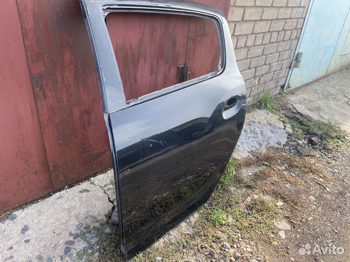 Дверь передняя и задняя рено сандеро степвэй
