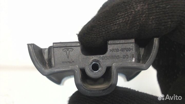 Эмблема Tesla Model S, 2016