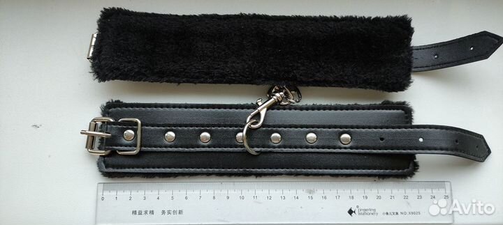 Эротическая черная ажурная маска и наручники