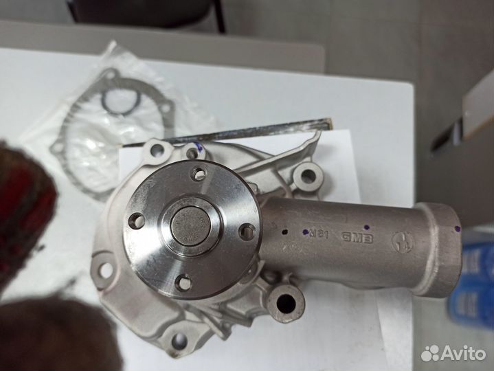 Водяной насос Mitsubishi Lancer 2.0 Outlander 2.0