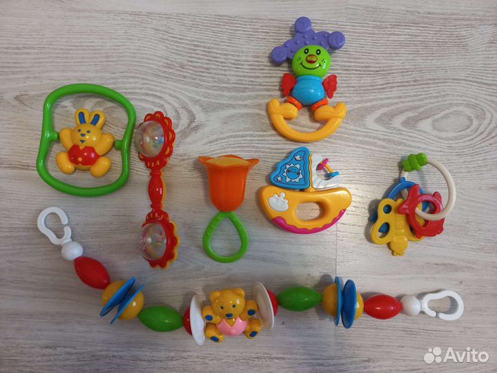 Развивающие игрушки для малышей пакетом