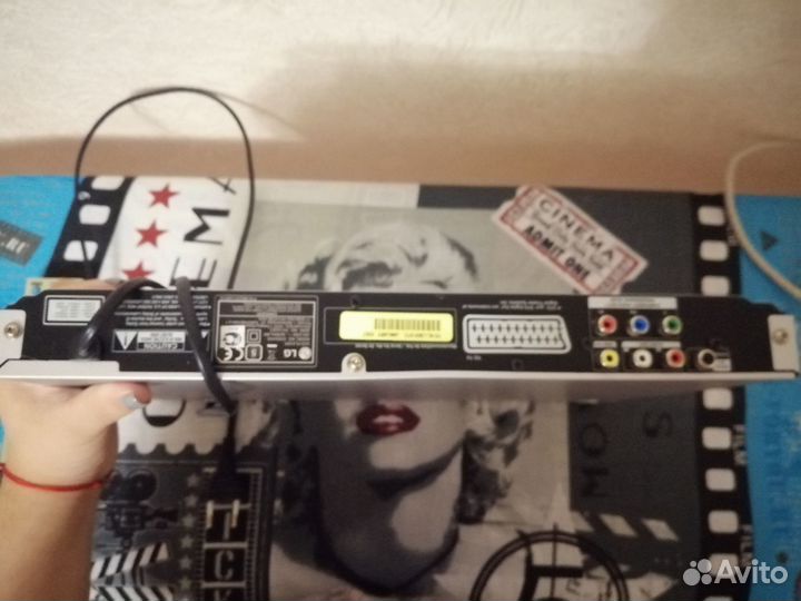 DVD-плеер LG 654XS
