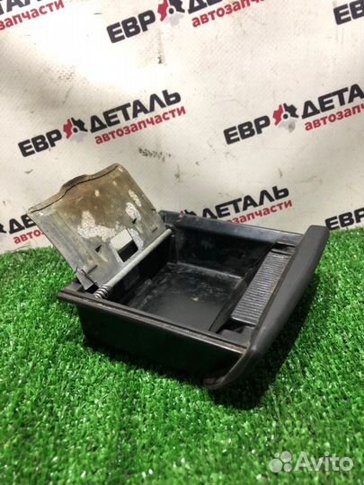 Пепельница Mitsubishi Carisma хетчбэк 1 1998