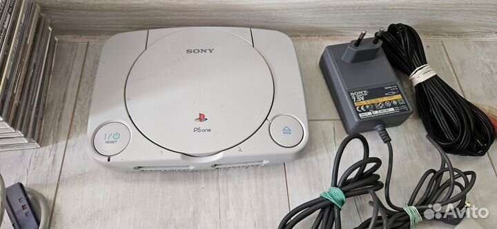 1. Игровая приставка sony playstation one