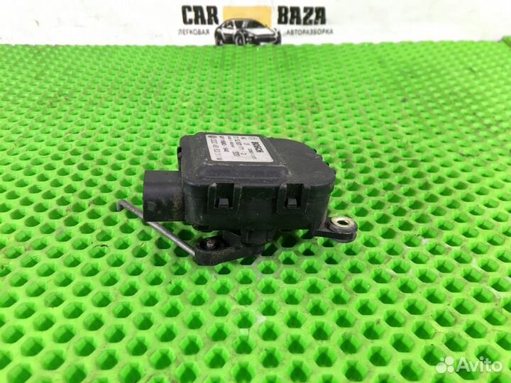 Моторчик привода заслонок отопителя Audi A6