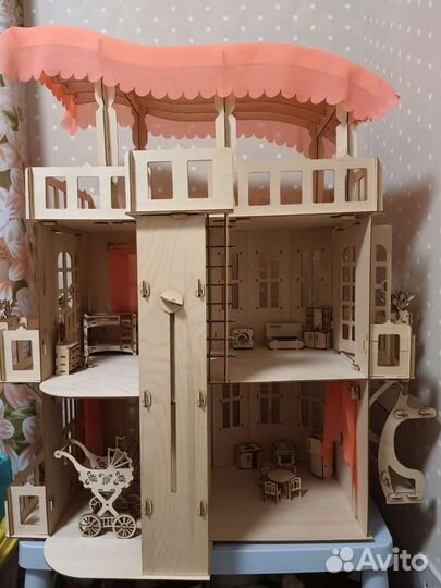 Деревянный кукольный дом для кукол
