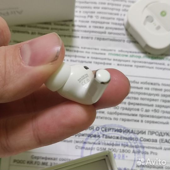 AirPods pro Magsafe Charging Case