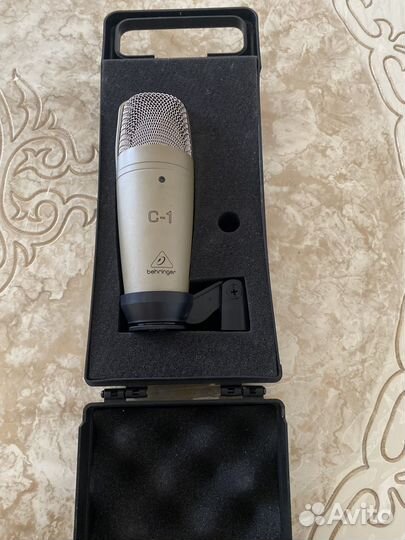 Студийный микрофон и звуковая карта