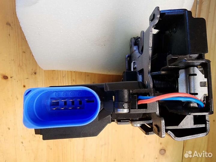 VAG 15AS 3D1837015AS Замок двери передней левой