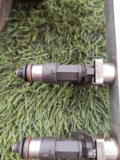 Топливная рампа с форсунками Bora Jetta Golf