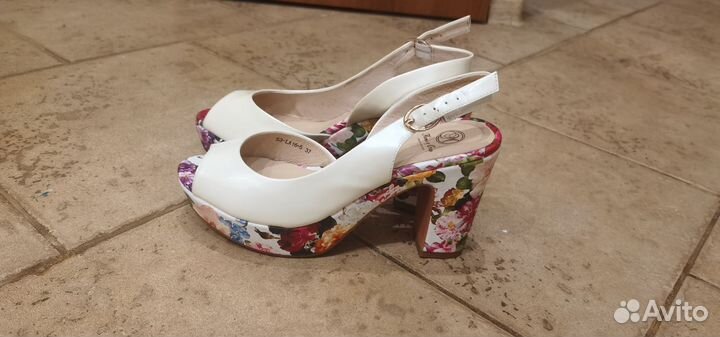 Босоножки женские