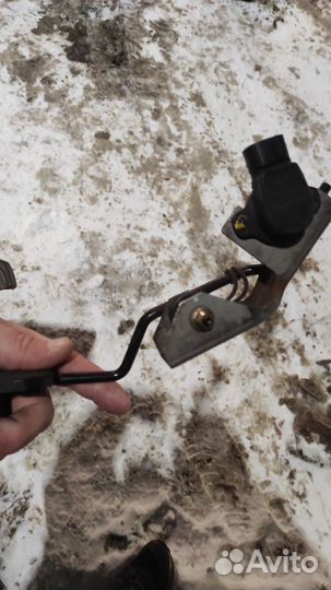 Педаль газа Nissan Wingroad y 11