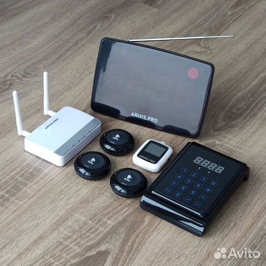 Кнопка вызова официанта, часы, табло, пуль, репите