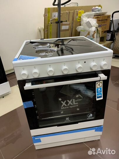 Электрическая плита Electrolux EKC96150AW на запча
