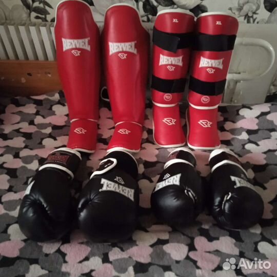 Спортивная экипировка. Боксёрская груша