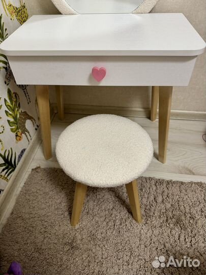 Туалетный столик с зеркалом детский