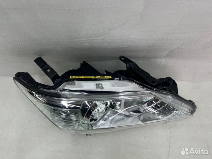 Фара ксенон передняя правая Toyota Camry V50