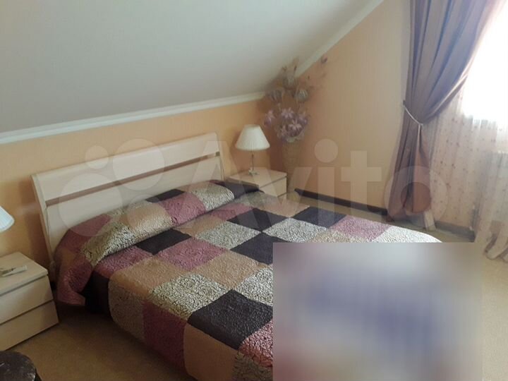 Комната 100 м² в 3-к., 4/4 эт.